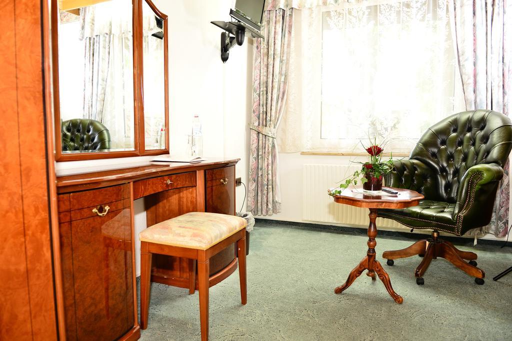 Landhotel Michaelishof Bergen  Bagian luar foto