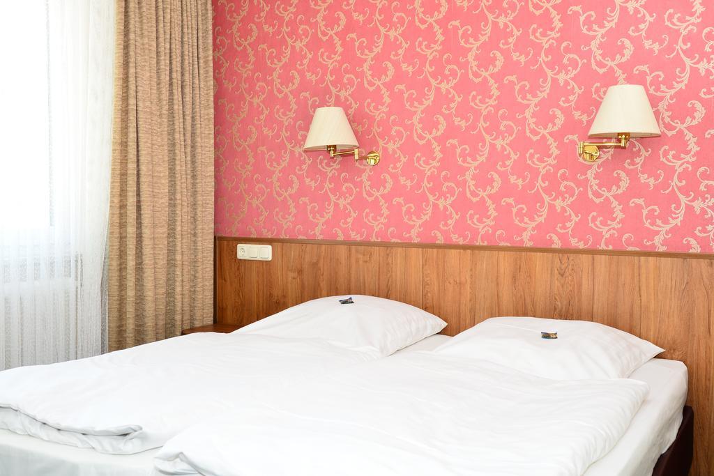 Landhotel Michaelishof Bergen  Bagian luar foto