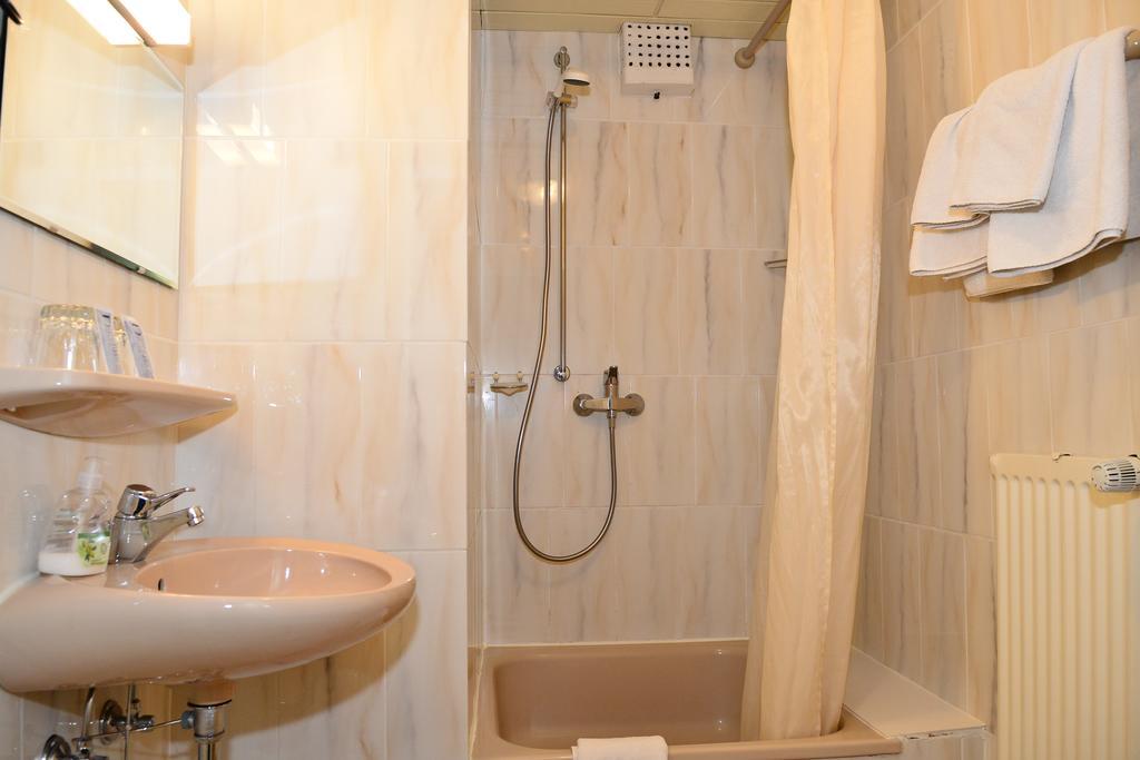 Landhotel Michaelishof Bergen  Bagian luar foto