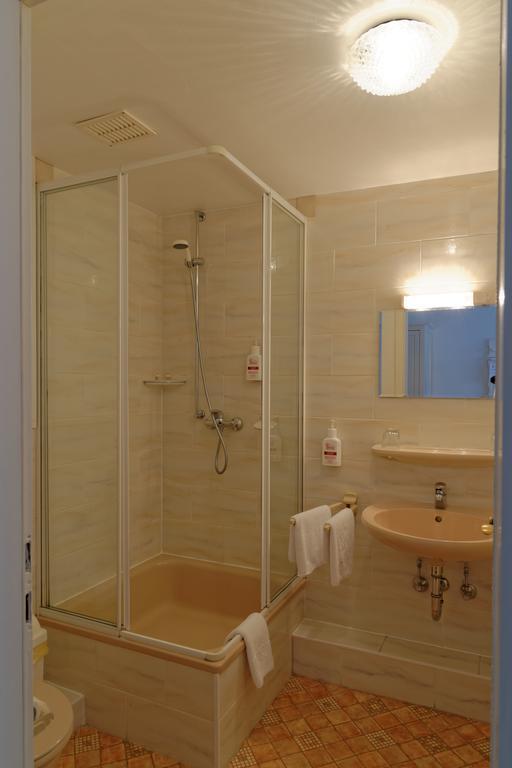 Landhotel Michaelishof Bergen  Bagian luar foto
