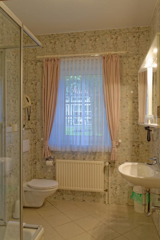 Landhotel Michaelishof Bergen  Bagian luar foto